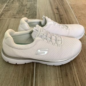 Skechers size 7.5 sneakers White
